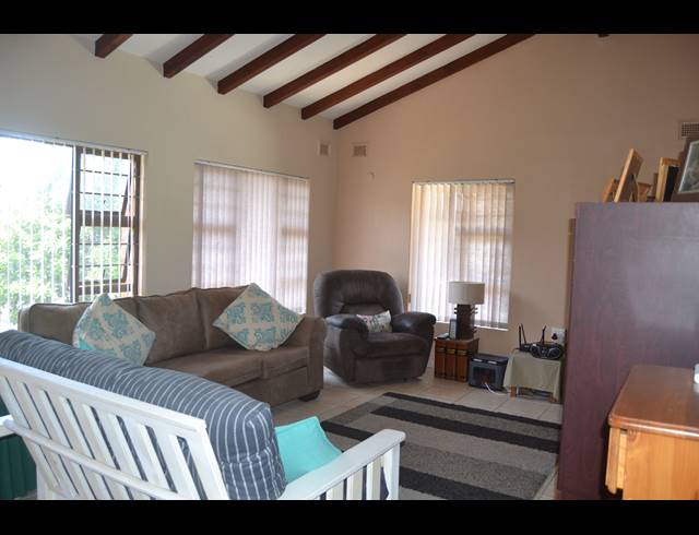 3 BEDROOM TOWNHOUSE FOR SALE IN SCOTTBURGH CENTRAL